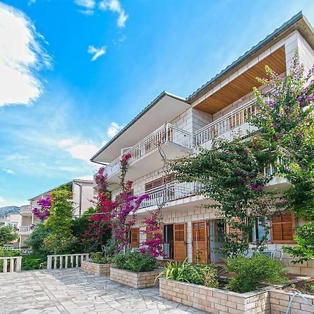 Apartments And Rooms By The Sea Brela, Makarska - 2752 Exterior foto