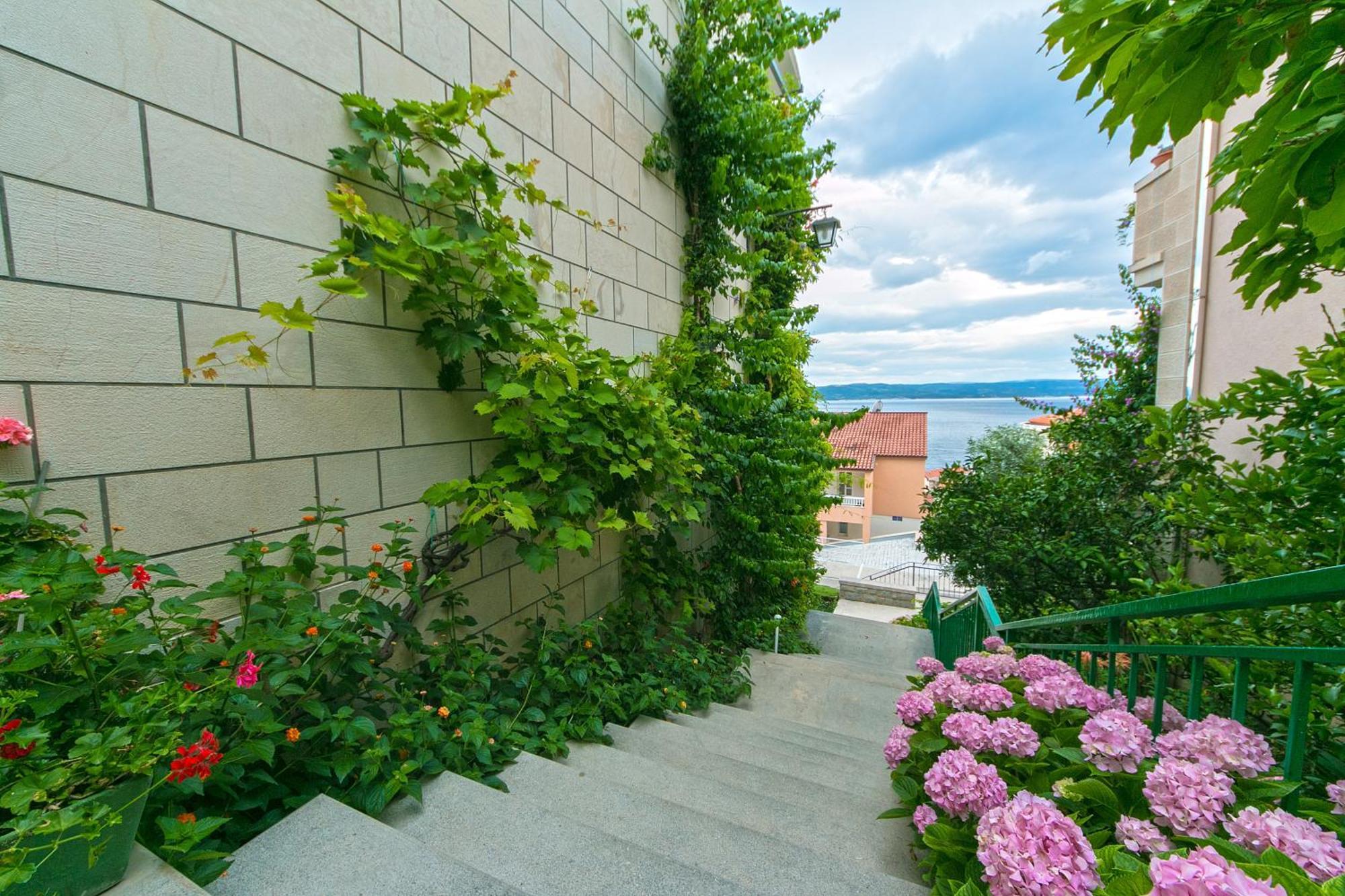 Apartments And Rooms By The Sea Brela, Makarska - 2752 Exterior foto