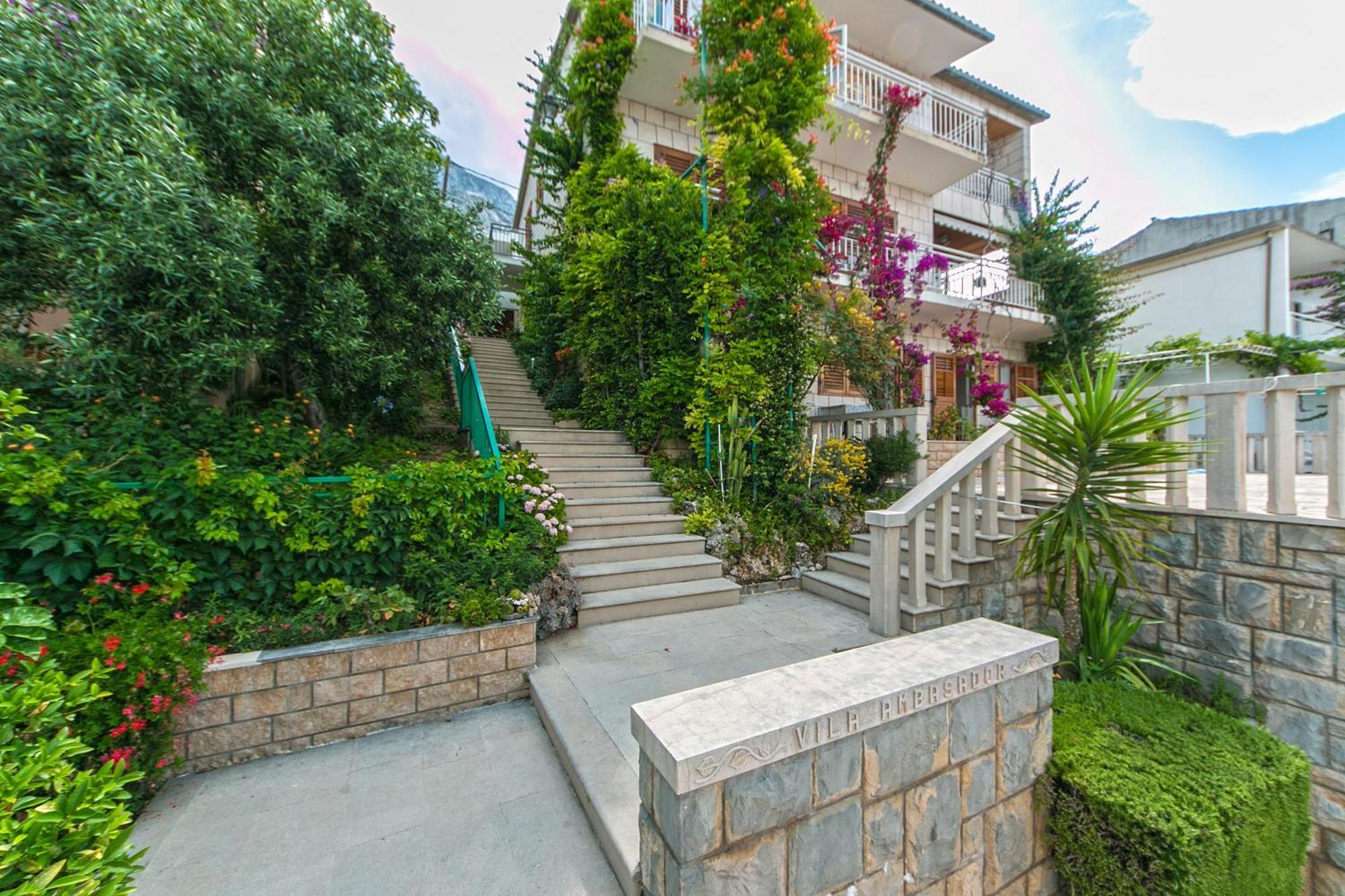 Apartments And Rooms By The Sea Brela, Makarska - 2752 Exterior foto