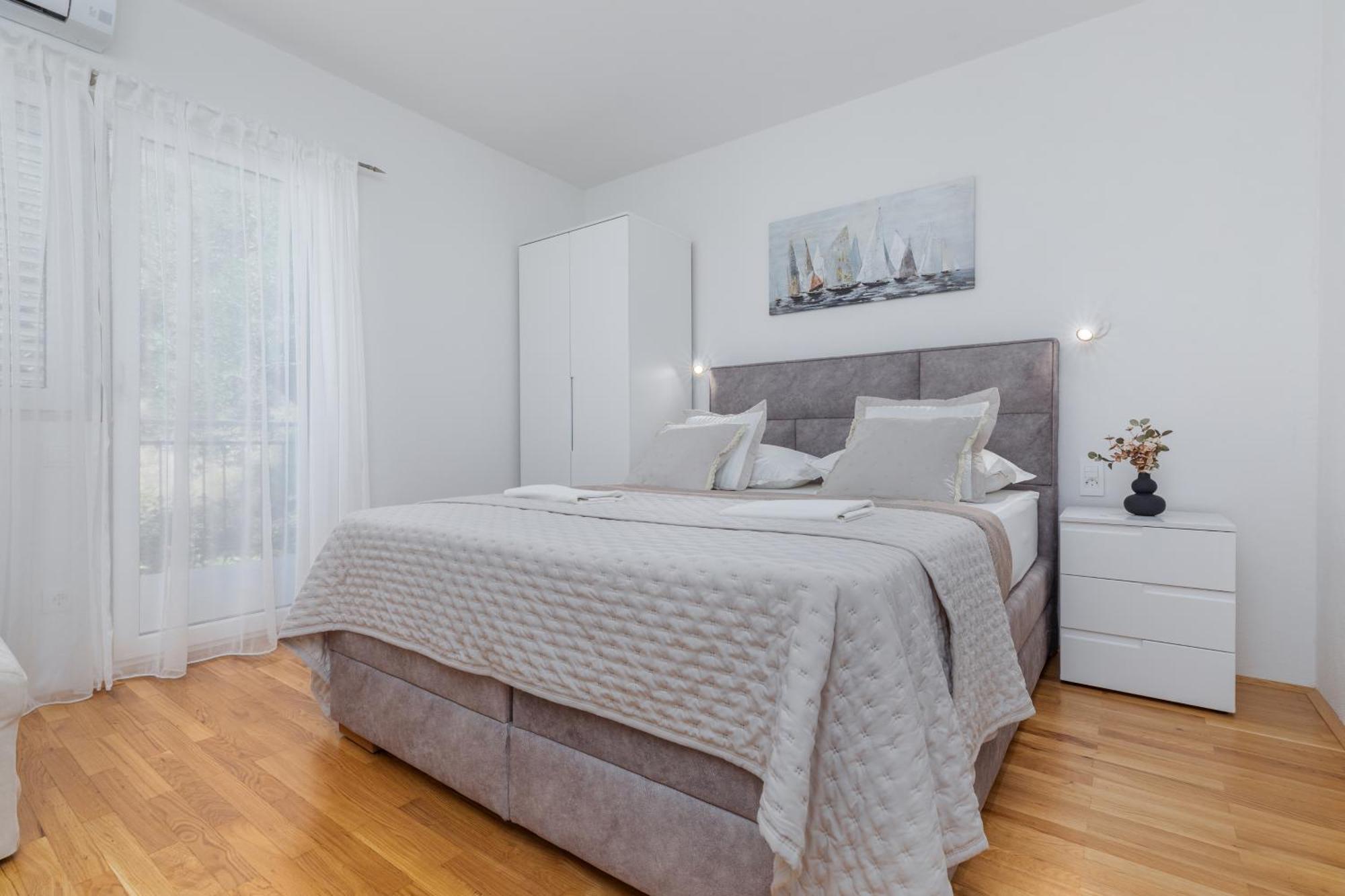 Apartments And Rooms By The Sea Brela, Makarska - 2752 Exterior foto